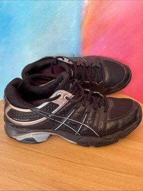 ASICS Gel-Upshot court shoes These are athletic shoes for low impact. Size 6.5